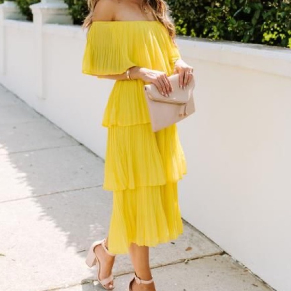 VICI Bonifacio Tiered Pleated Midi Dress - Yellow - Large